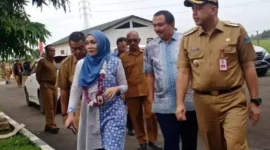 Foto: Tim Penilaian Satya Lencana Pembangunan Bidang Pertanian Bersama Bupati Tangerang Ahmed Zaki Iskandar saat tinjau langsung kondisi Puskagro. Selasa (28/3).