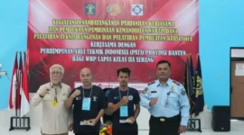 Sesi Foto Petugas Lapas dengan Narapidana untuk Pelatihan Teknik pembangunan dan pembuatan sofa Pada kerjasama dengan PATI Banten
