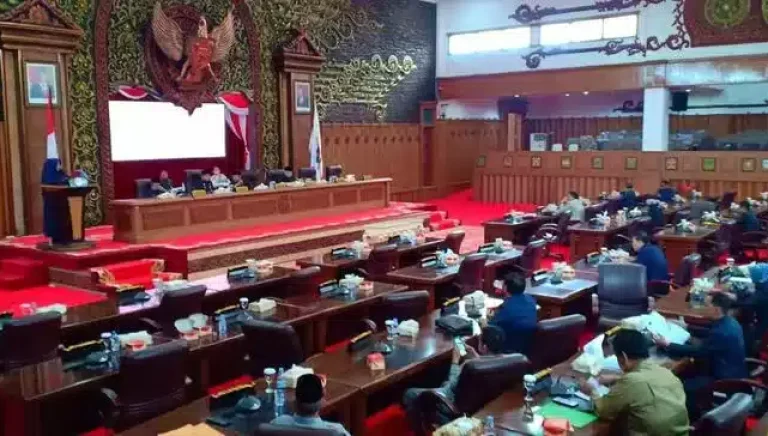 rapat-paripurna-dprd-jambi-saat-sedang-berlangsung_169 DPRD Provinsi Jambi Gelar Rapat Paripurna Bahas Empat Agenda I Teras Media