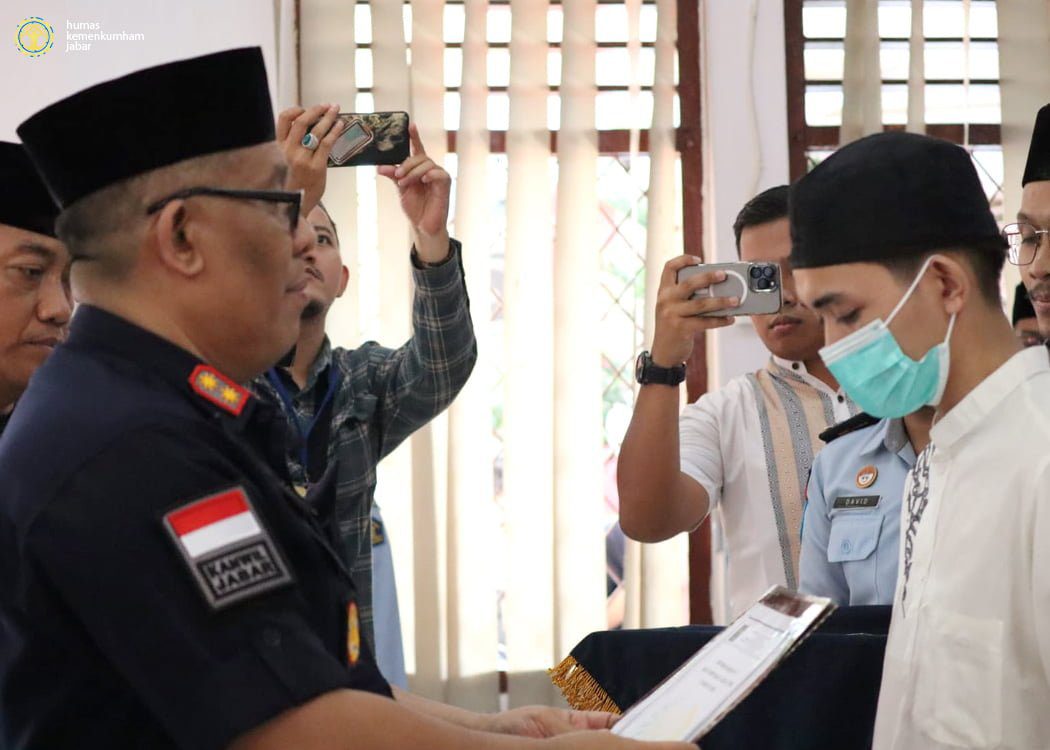 Kakanwil Kemenkumham Jabar R. Andika Dwi Prasetya Serahkan Remisi Khusus Idul Fitri Di Lapas Bekasi I Teras Media