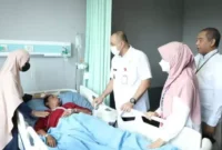 Foto: Bupati Zaki Beri Semangat Kepada Pasien RSUD Balaraja,Rabu (19/4).