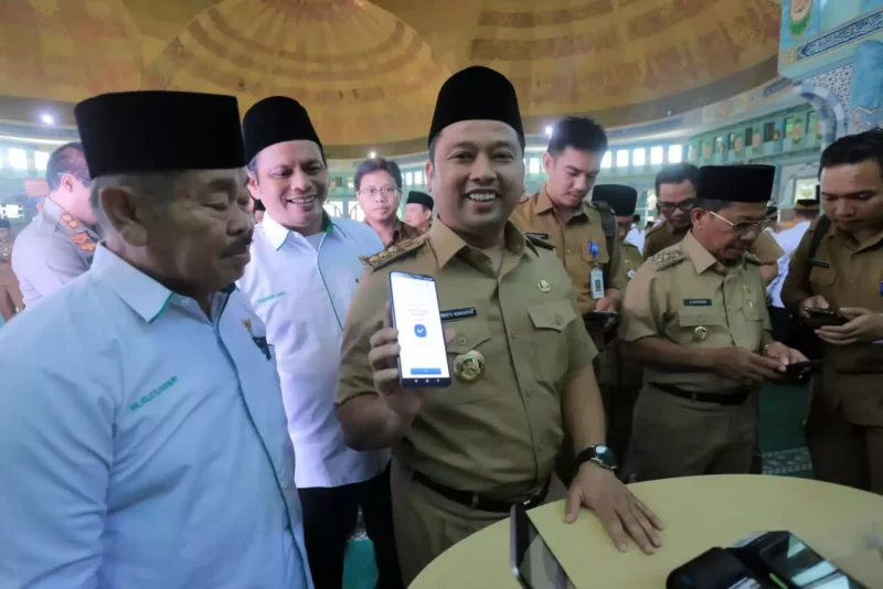 Pengajian Ramadhan sekaligus Peluncuran Gerakan Membayar Zakat Serentak di Masjid Raya Al-Azhom, Senin, (3/4/2023).