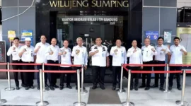 Kakanwil R. Andika Dwi Prasetya Bersama Pimti Kemenkumham Jabar Pastikan Pelayanan Di UPT Sesuai SOP Pasca Idul Fitri 1444 H, (Rabu, 26/4/2023) 