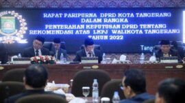 Rapat Paripurna DPRD dengan agenda Penyerahan Keputusan DPRD tentang Rekomendasi Atas LKPJ Wali Kota Tangerang Tahun 2022 di Ruang Paripurna Pusat Pemerintahan Kota Tangerang, Rabu (26/4).