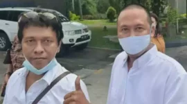 Keterangan foto : Aktivis 98 Yusuf Reza Soleman bersama Adian Napitupulu, Senin (11/4/2023)