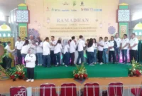 Keterangan foto : Warga Cinta Kalibata City bekerja sama dengan pengelola Apartemen Kalibata City menggelar pembagian 3000 paket bingkisan Ramadhan, Sabtu (1/4/2023)
