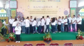 Keterangan foto : Warga Cinta Kalibata City bekerja sama dengan pengelola Apartemen Kalibata City menggelar pembagian 3000 paket bingkisan Ramadhan, Sabtu (1/4/2023)