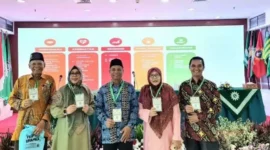 Keterangan foto : Ketua PW Muhammadiyah Sumatera Utara (Sumut) Prof. Dr. Hasyimsyah Nasution MA dan Ketua PW Aisyiyah Sumatera Utara Dr. Nur Rahmah Amini MA hadir pada pengajian Pimpinan Pusat Muhammadiyah di Kampus Universitas Muhammadiyah Jakarta (UMJ) Jalan Tanah Merdeka, Pasar Rebo, Jakarta Timur, Minggu (2/4/2023)