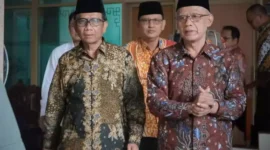Keterangan foto : Ketua Umum PP Muhammadiyah Haedar Nashir menerima kunjungan Menteri Koordinator Bidang Politik, Hukum, dan Keamanan (Menkopolhukam) Mohammad Mahfud MD di kantor PP Muhammadiyah jl. Cik Ditiro pada Senin (03/04).