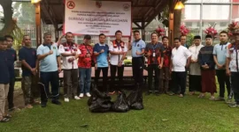 BPKB Pemuda Pancasila berbagi keceriaan Ramadhan Dengan membagikan Ta'jil Pada WBR Rutan Bandung, Selasa(4/4/2023) 