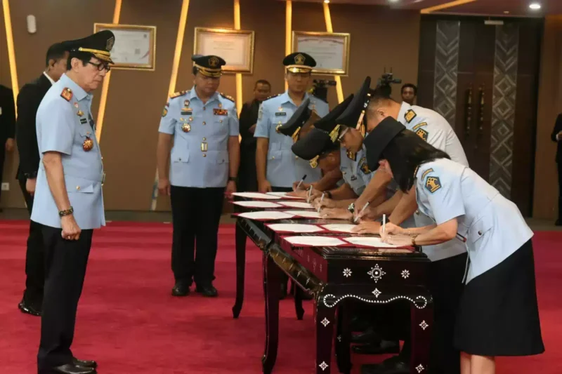 Menteri Hukum Dan HAM Yassona Laoly Melantik 5 Pimti Madya Mendorong Terobosan Yang Kreatif, Selasa(4/4/2023) 