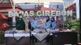 Keterangan foto : Balai Pemasyarakatan Kelas I Cirebon melaksanakan kegiatan One Day One Product yang merupakan salah satu rangkaian kegiatan untuk memperingati Hari Bakti Pemasyarakatan (HBP) ke 59 pada tanggal 03 April 2023.