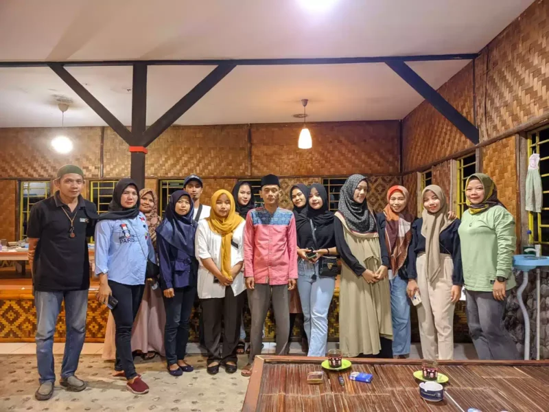 Keterangan foto : Panitia Pemungutan Suara (PPS) dan Panitia Pemutakhiran Data Pemilih (Pantarlih) Desa Warunggunung, Kecamatan Warunggunung menggerlar rapat koordinasi terkait penyelenggaraan pemilu 2024.