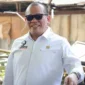 Ketua DPD RI Lanyalla Mahmud Mattaliti berfoto Menggunakan Kamera selfie,tersenyum pada kamera handphone yang dimilikinya, (Rabu,5/4/2023) 