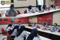 Keterangan foto : Lapas Cirebon melaksanakan Rapat Internal stuktural untuk persiapan kunjungan hari raya idul Fitri 1444 Hijriah. Kegiatan rapat stuktural tersebut dilakukan di ruang sekertariat WBK dan WBBM, Rabu (5/4/2023)