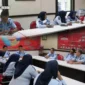 Keterangan foto : Lapas Cirebon melaksanakan Rapat Internal stuktural untuk persiapan kunjungan hari raya idul Fitri 1444 Hijriah. Kegiatan rapat stuktural tersebut dilakukan di ruang sekertariat WBK dan WBBM, Rabu (5/4/2023)