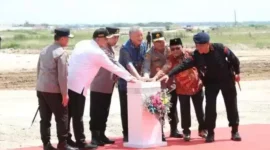 Ground breaking pembangunan Gedung Batalion A Brimob Polda Metro Jaya di PIK 2 Teluknaga, Kabupaten Tangerang. Rabu, (5/4/23).
