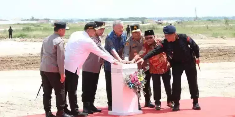 Bupati Zaki Dampingi Kapolri pada Ground Breaking Batalion A Brimob I Teras Media