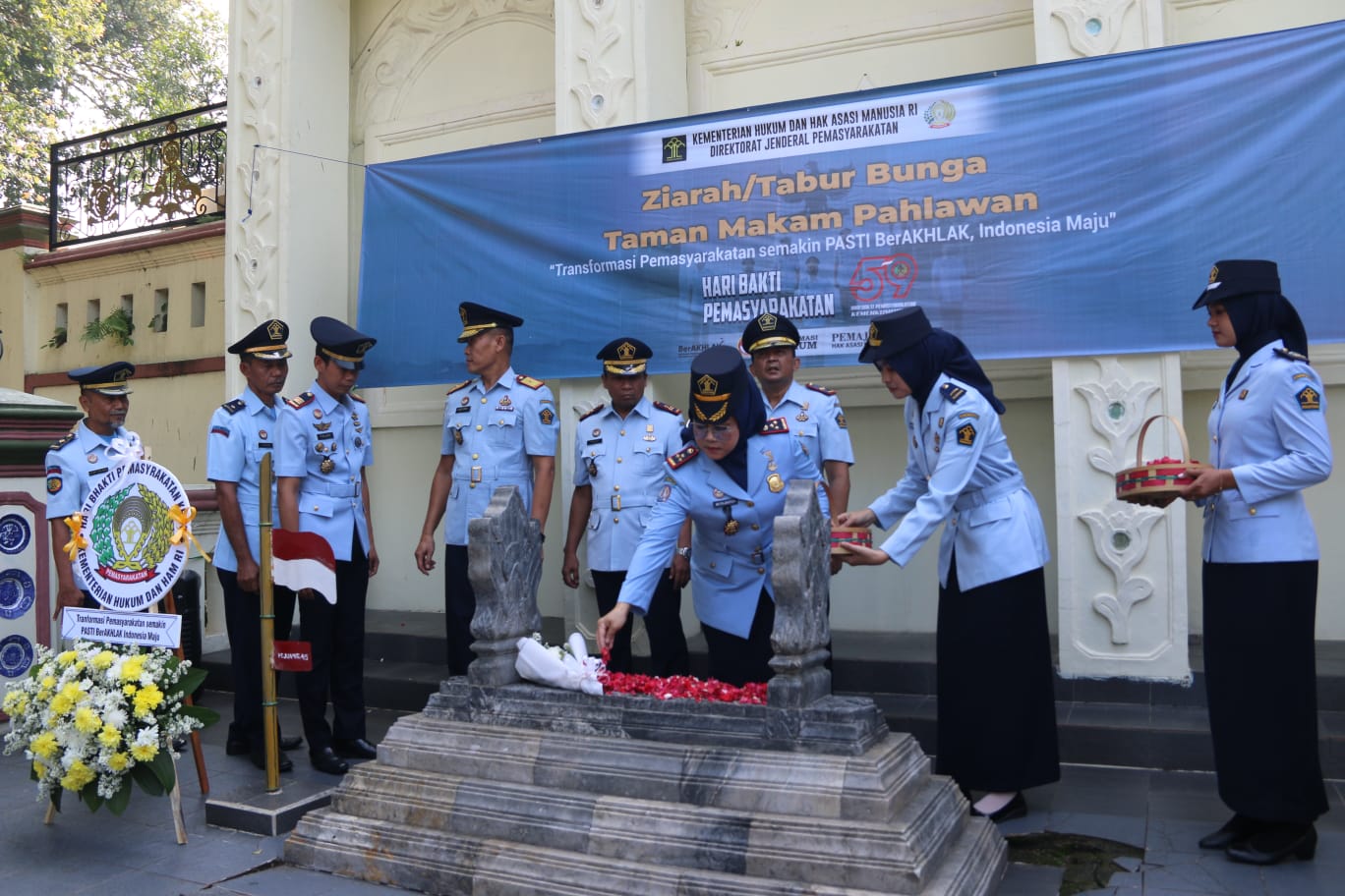 Lapas Cirebon Bersama UPT Ciayumaja Ziarah Dan Tabur Bunga Di Makam Pahlawan I Teras Media