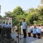 Lapas Cirebon Bersama Unit Pelaksana Teknis (UPT) daerah Cirebon Raya, Indramayu dan Majalengka (Ciayumaja) gelar ziarah dan tabur bunga di Taman Makam Pahlawan Alm Ismaol Saleh Cirebon, (Kamis, 6/4/2023)