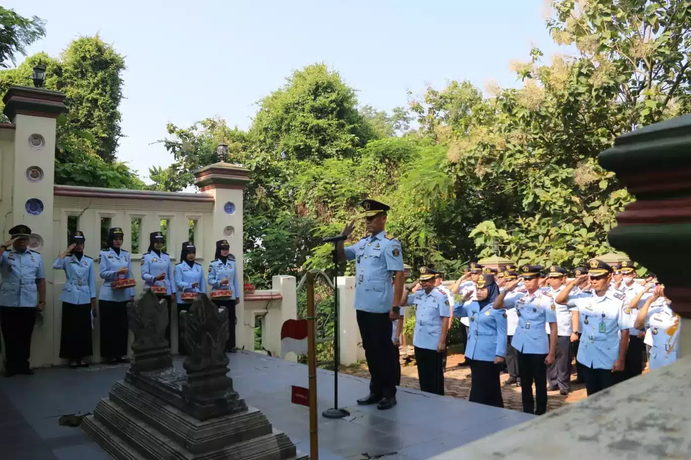 Lapas Cirebon Bersama UPT Ciayumaja Ziarah Dan Tabur Bunga Di Makam Pahlawan I Teras Media