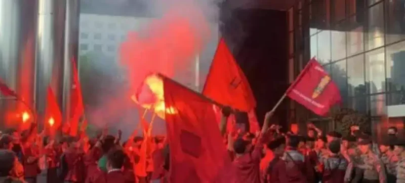 Keterangan foto : DPP IMM demo di Jakarta, Jumat (7/4/2023)
