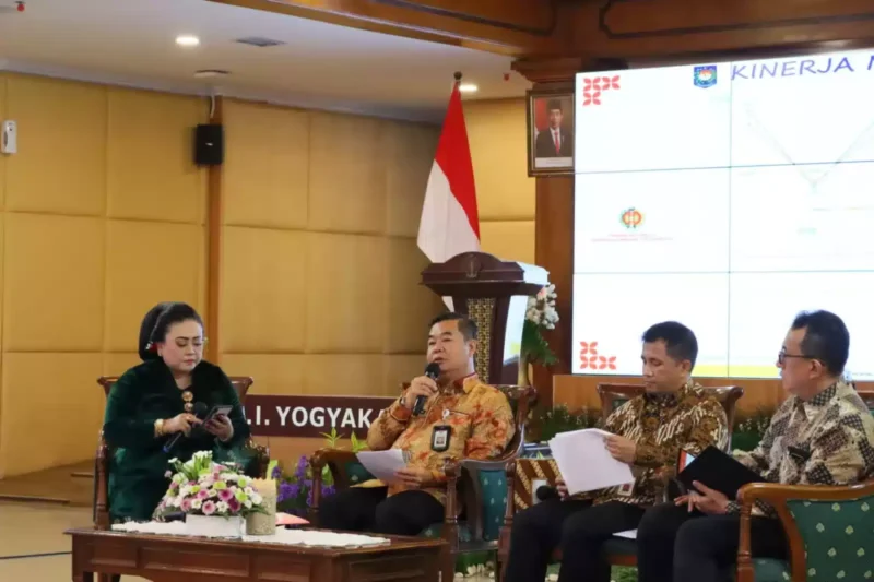 Arahan Kemendagri kepada Pemerintah Provinsi Daerah Istimewa Yogyakarta dalam Musrenbang Rencana Kerja Pemerintah Daerah (RKPD) DIY Tahun 2024 yang berlangsung di Gedung Pracimosono Kepatihan DIY. (Jumat, 7/4/2023) 