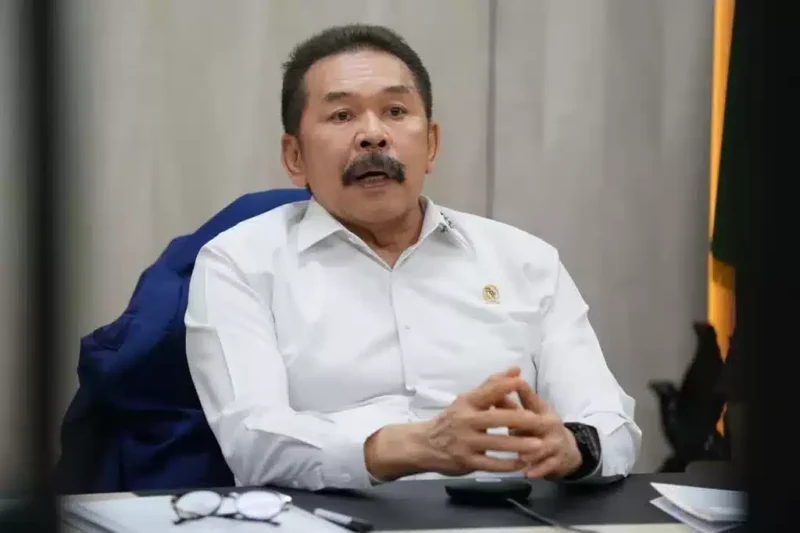 Keterangan foto : Jaksa Agung dengan suasana tidak terlalu formal, Jaksa Agung ST Burhanuddin, Minggu (10/4/2023)