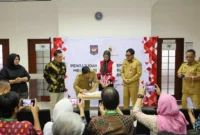 Keterangan foto : Dirjen Dukcapil Kemendagri, Teguh dalam penandatanganan PKS (Perjanjian Kerja Sama) Pendataan, Perekaman, Penerbitan dan Pemutakhiran Dokumen Kependudukan bagi Penduduk Penyandang Disabilitas bersama Yayasan Thisable di Jakarta, Senin (10/4/2023)