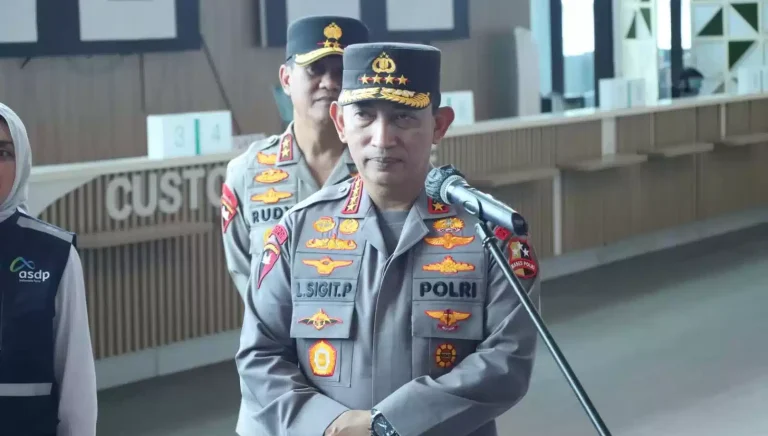 IMG-20230410-WA0155 Kapolda Banten Dampingi Kapolri Tinjau Pelabuhan Ciwandan dan Pelabuhan Merak I Teras Media