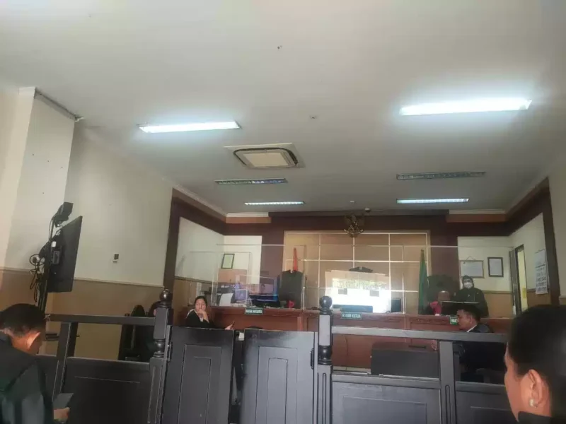 Hakim Vonis Terdakwa Djoko Sukamtono perkara Pemalsuan Surat Tanah, Dipenjara 2 Tahun 6 Bulan oleh Pengadilan Negeri Tangerang, (Senin, 10/4/2023) 