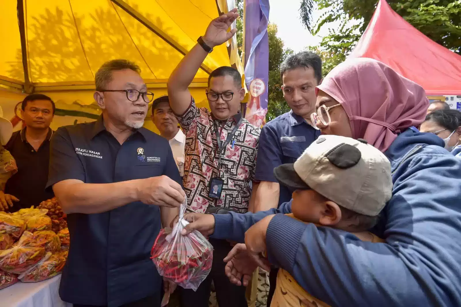 Menteri Perdagangan Zulkifli Hasan Tinjau Langsung Harga Sembako Di Pasar I Teras Media