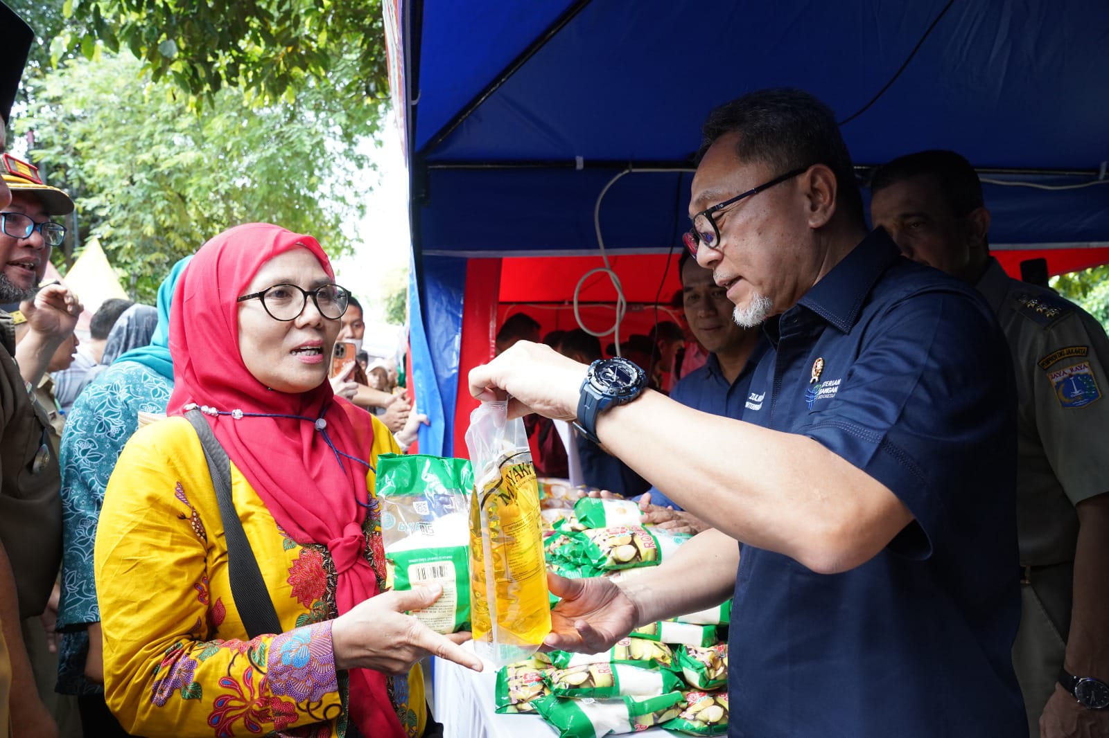 Menteri Perdagangan Zulkifli Hasan Tinjau Langsung Harga Sembako Di Pasar I Teras Media