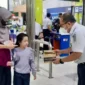Keterangan foto : Selain memberikan berbagai macam program diskon dan penambahan fasilitas pelayanan penumpang di stasiun, PT KAI Daop 1 Jakarta dalam rangka meningkatkan pelayanan penumpang kereta api khususnya pada masa Angkutan Lebaran, Selasa (13/4/2023)