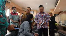 Keterangan foto : Dirjen Dukcapil Kemendagri Teguh Setyabudi hadir di Kota Semarang untuk menyosialisasikan IKD (Identitas Kependudukan Digital) kepada warga Kota Lunpia, Jumat (14/4/2023)