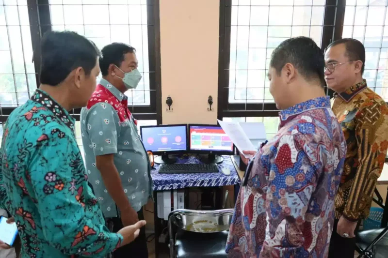 Keterangan foto : Dirjen Dukcapil Kemendagri Teguh Setyabudi, Jumat (14/4/2023)