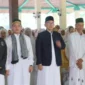 Ribuan jemaah begitu khusyuk dalam untaian doa dan munajat yang dipimpin langsung oleh Ketua Pembina sekaligus Pendiri Akar Djati, KH Maman Imanulhaq.