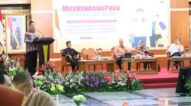 Keterangan foto : Dirjen Dukcapil Teguh Setyabudi kembali dipercaya Mendagri Tito Karnavian untuk mewakilinya hadir dalam Musrenbang Provinsi Jawa Tengah 2023 untuk Penyusunan RKPD Jateng Tahun 2024 di Gedung Gradhika Bhakti Praja, Kompleks Kantor Gubernur Jateng, Semarang, Kamis (13/4/2023).