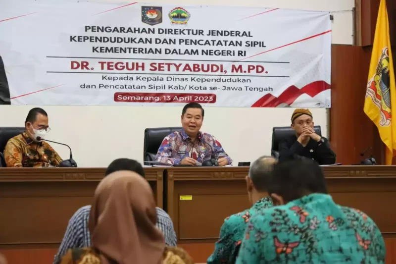Keterangan foto : Dirjen Dukcapil Kemendagri Teguh Setyabudi melaksanakan kunjungan kerja efektif ke Semarang pada Kamis (13/4/2023).