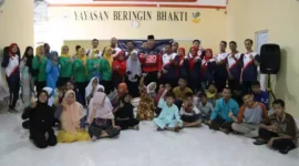 Keterangan foto : Dalam rasa syukur atas pengabdian yang memasuki usia ke - 59 tabun, Lapas Cirebon melakukan Touring Permasyarakatan Peduli dengan mengunjungi Yayasan Beringin Bhakti Kabupaten Cirebon, Jumat (14/4/2023)