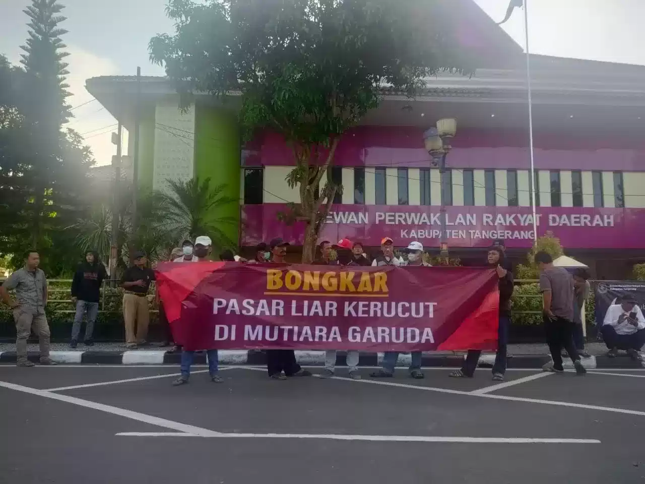 Segera, Tuntut Tenda Krucut di Jalan Mutiara Garuda di Bongkar Satpol PP I Teras Media