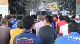 Keterangan foto : Kepala Lapas (Kalapas) Kadiyono saat memberika pesan khusus ke warga binaan, Selasa (18/4/2023)