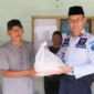 Kalapas Cirebon berbagi 1000 ketupat pada yayasan pati jompo, (Rabu, 19/4/2023) 