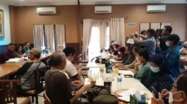 Keterangan foto : Elliana Wibowo, yang didampingi Tim Kuasa Hukum dari EDSA Attorney At Law, Saddan Sitorus dan Firton Ernesto, Rabu (19/4/2023)