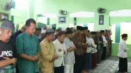 Kalapas Cirebon Ikuti Shalat Gerhana matahari sebagai Bentuk pertaubatan kepada Allah SWT, (Kamis, 20/4/2023) 