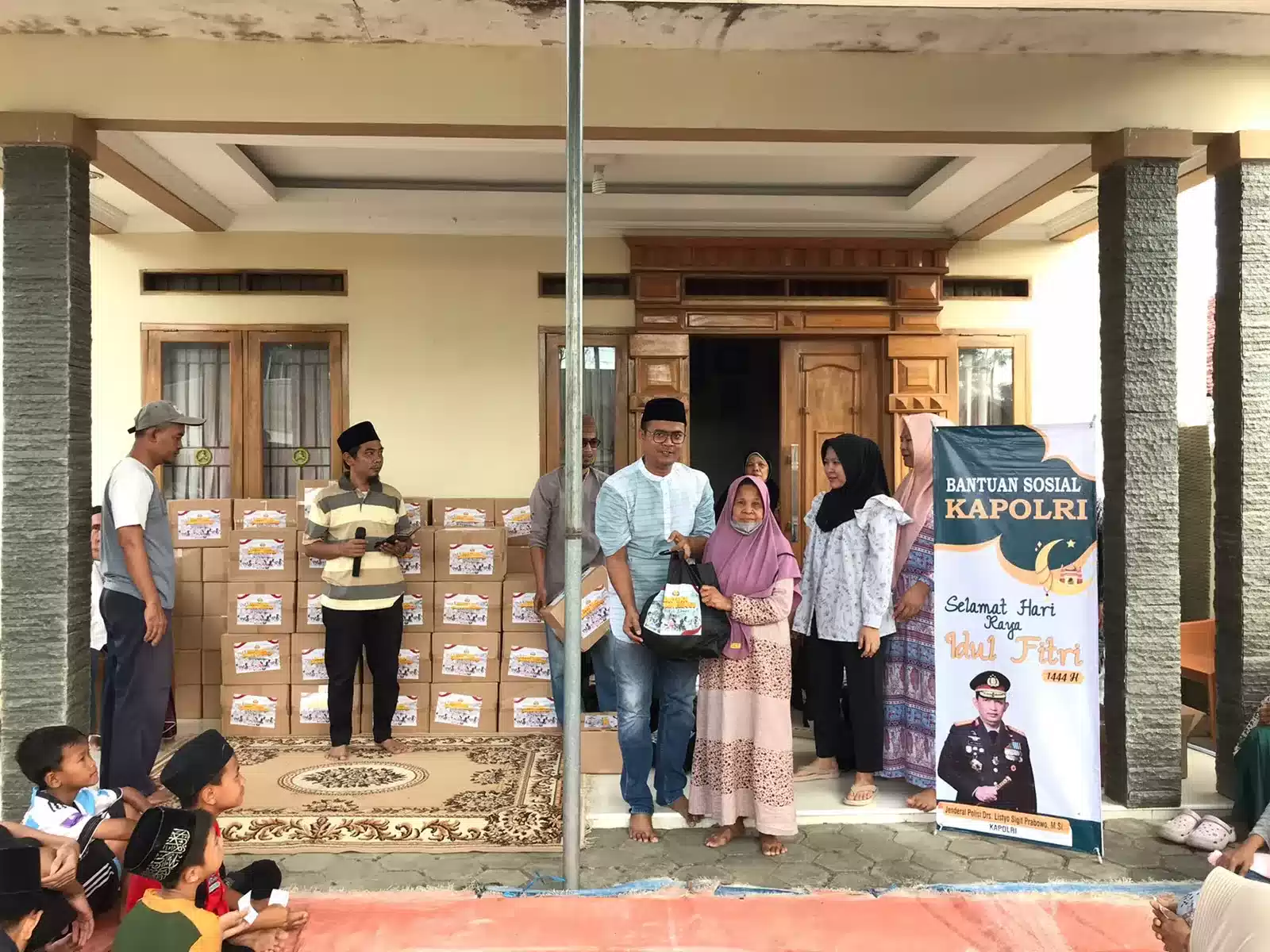 DPP JNMI dan Kapolri Bagikan 500 Paket Sembako di Banten I Teras Media