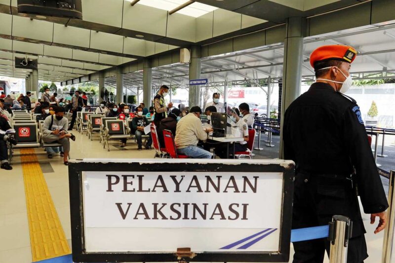 Keterangan foto : Stasiun Senen dan Gambir, Kamis (27/4/2023)