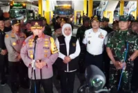 Keterangan foto : Kapolri Jenderal Listyo Sigit Probowo meninjau Terminal Purabaya di Bungurasih, Sidoarjo. Dia berjanji Mabes Polri akan mengawal rekayasa lalu lintas mudik hingga tuntas, Rabu (19/4/2023)