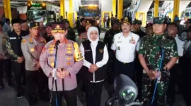Keterangan foto : Kapolri Jenderal Listyo Sigit Probowo meninjau Terminal Purabaya di Bungurasih, Sidoarjo. Dia berjanji Mabes Polri akan mengawal rekayasa lalu lintas mudik hingga tuntas, Rabu (19/4/2023)