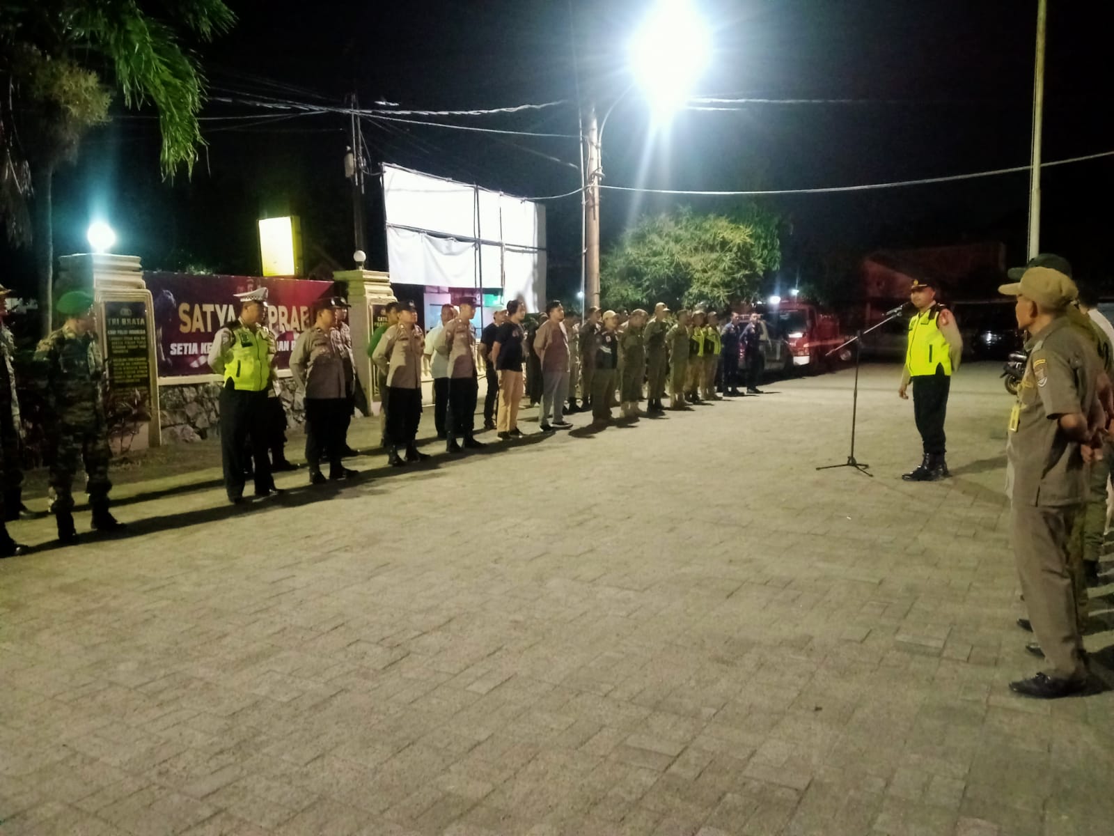 Polsek Mauk Polresta Tangerang Gelar Apel Pengamanan Malam Takbir Hari Raya Idul Fitri 1444 H I Teras Media